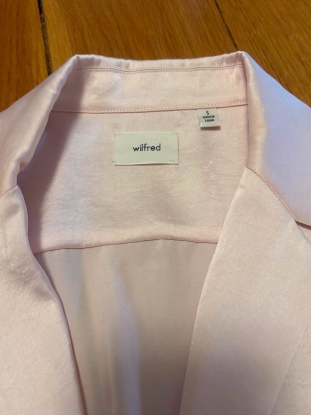 Aritzia Beso Satin Short Sleeve Button-Down Blouse / Shirt Light Pink - Picture 3 of 4